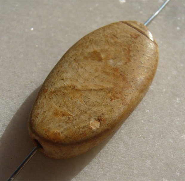 Agata mata - oval mare alungit aprox 6.4x19.5x37.5 mm
