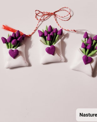 Brose martisor: Plicuri cu lalele mov
