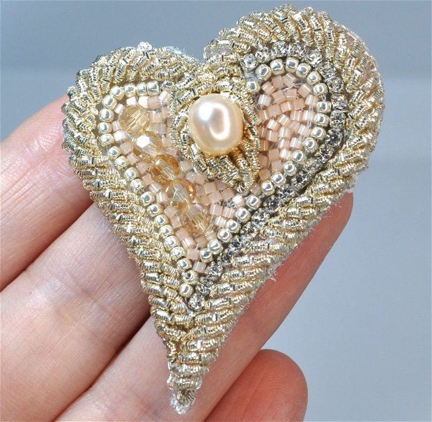 brosa inima roz 3D perla cultura, brosa handmade, accesorii femei, bijuterii cadou accesorii sacou bijuterii handmade