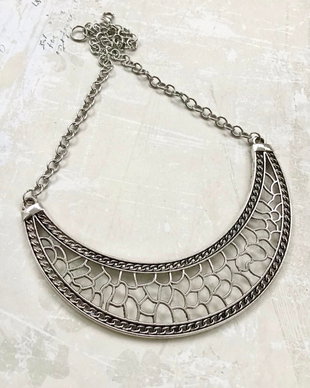 Colier boho argintiu