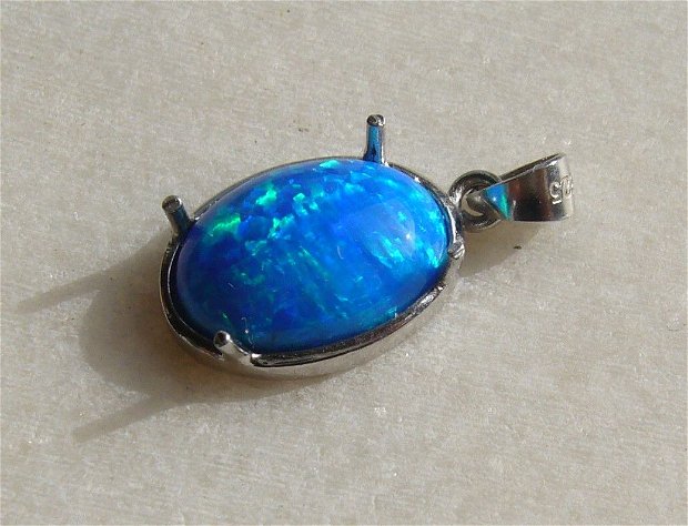 Pandantiv opal SINTETIC in rama de argint .925 rodiat