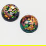 Cercei  pe lobul urechii, turcoaz cu paiete multicolore,confectionati din rasina , cercei stud