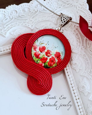Pandantiv rosu soutache cu maci