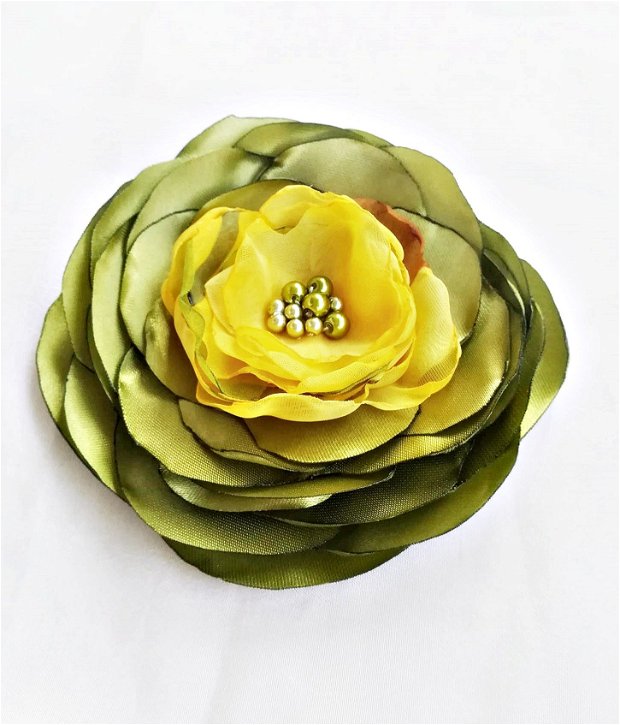 brosa floare primavaratica  oliv galben  12 cm