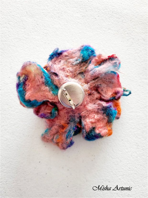 Brosa impaslita - Floare colorata