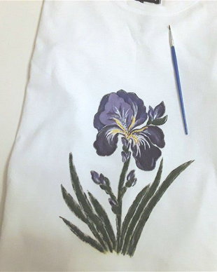 Tricou pictat floare de iris
