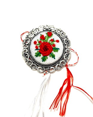 Brosa - martisor cu broderie manuala
