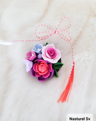 Brosa martisor: Flori