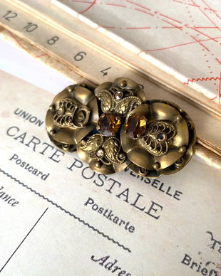 Brosa decorativa cu cristale・Brosa vintage filigranata・Brosa veche