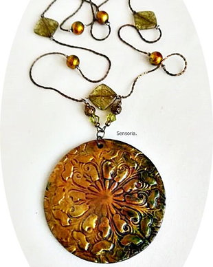colier antichizat cu medalion mandala