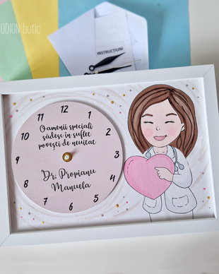 Ceas pentru medic pictat manual personalizat