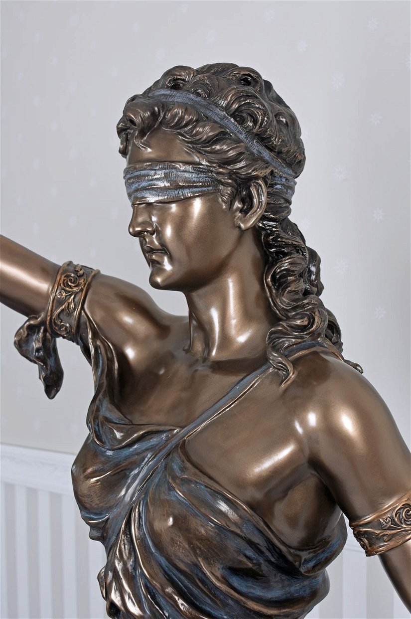 Justitia-statueta impozanta din ceramica cu bronz