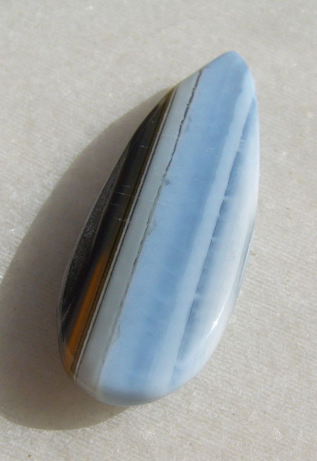 Cabochon din blue opal (lucrat manual in India) aprox 6x14x37.5 mm