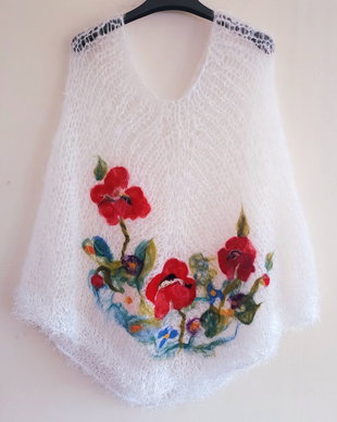 Poncho cu flori impaslite