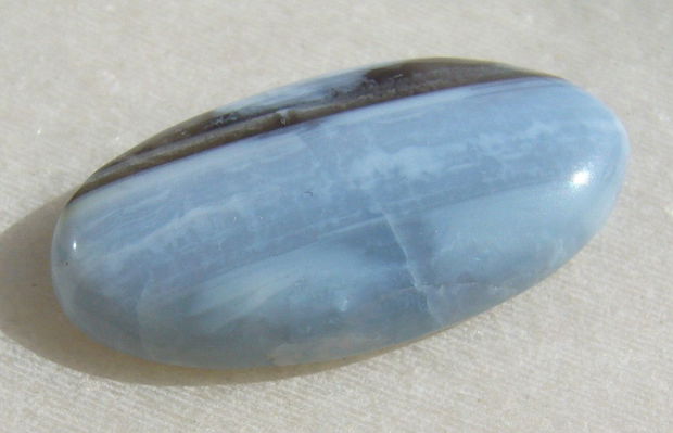 Cabochon din blue opal (lucrat manual in India) aprox 6x17x33 mm