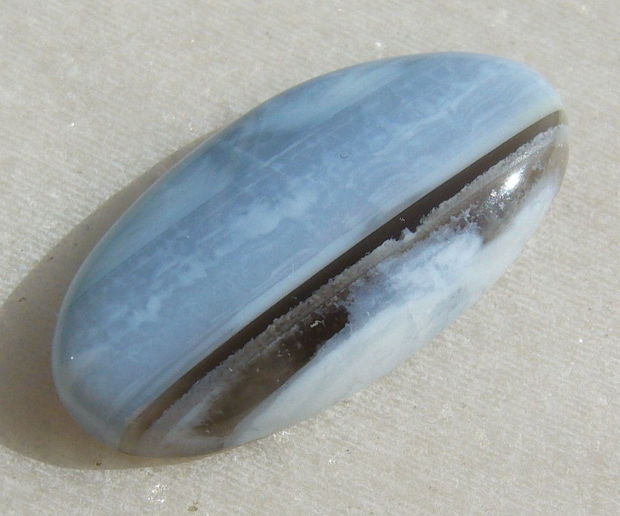 Cabochon din blue opal (lucrat manual in India) aprox 6x17x33 mm