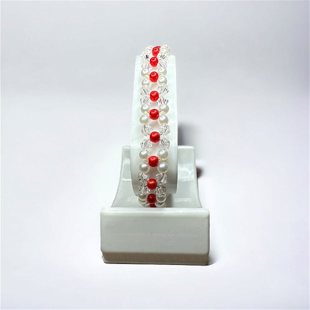 Brățară din cristale transparente și perle albe și roșii