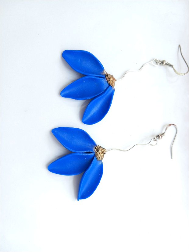 Cercei cu flori albastre, din lut polimeric