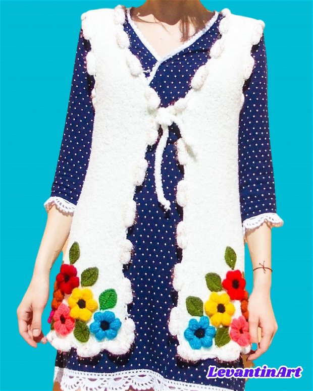 Vesta alba decorata cu flori 3D multicolore. Vesta dama lunga pentru femei. Vesta/ilic handmade