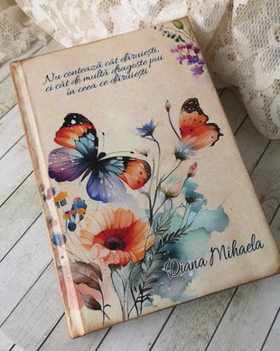 Agenda personalizata - tema fluturi si flori