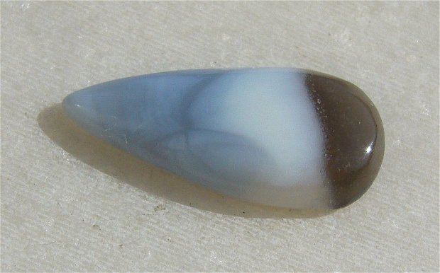Cabochon din blue opal (lucrat manual in India) aprox 4.5x12.5x26.5 mm