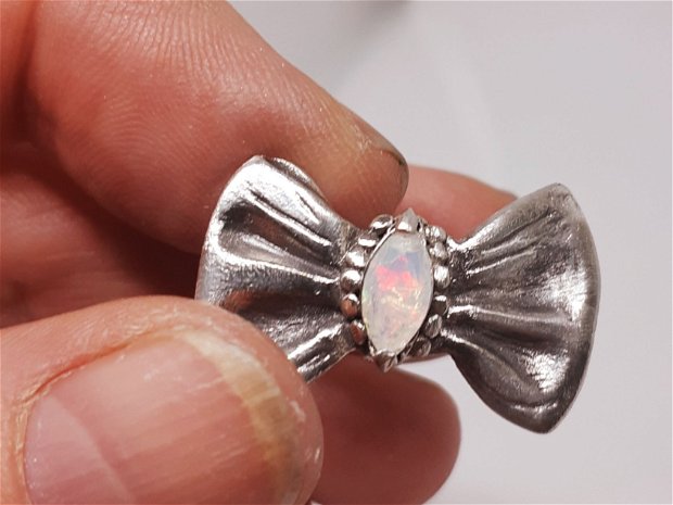 Inel unicat din argint pur, in forma de funda, cu un marquise de opal etiopian
