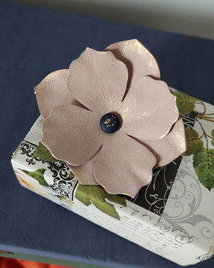 Floare din piele