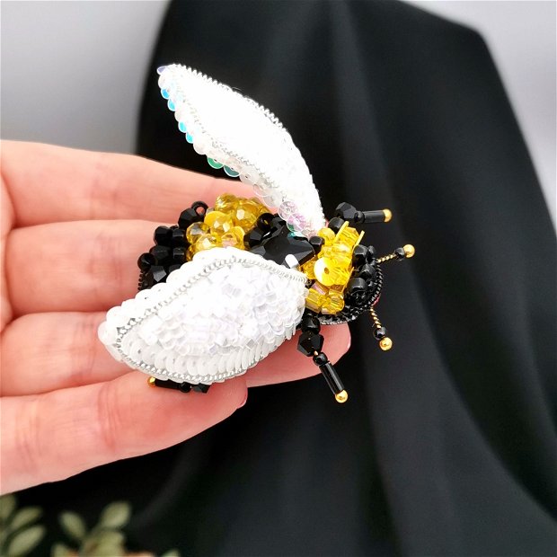 Broșă 3D - Albinuța Hărnicuța