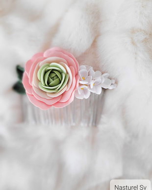Pieptene: Ranunculus si liliac alb