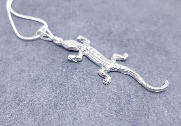 Pandantiv unicat in forma de salamandra din argint pur