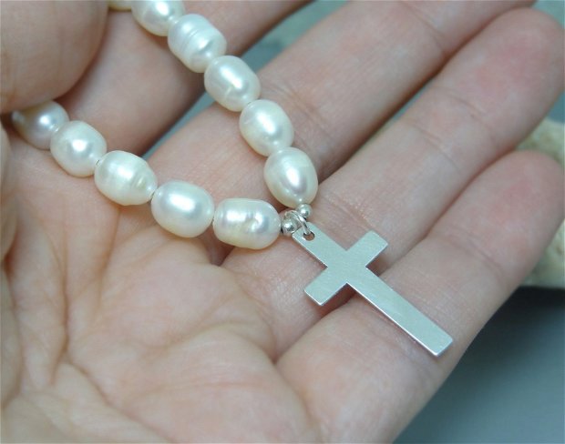 Colier perle de cultura & pandantiv cruce argint.