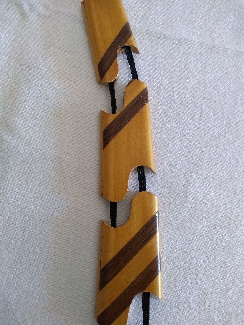 Cravata unicat din lemn realizata din piese tip puzzle