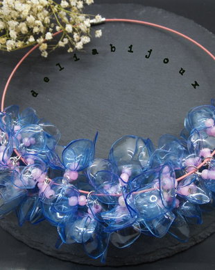 Colier statement handmade unicat - PET-uri (plastic) reciclate - flori (cod986)