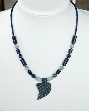 Lapis lazuli, acvamarin si cianit (kianit)
