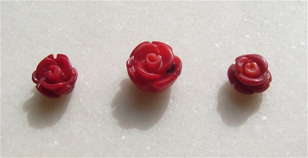 (3 bucati) Set trandafirasi din coral scoral semi-gauriti lucrati manual