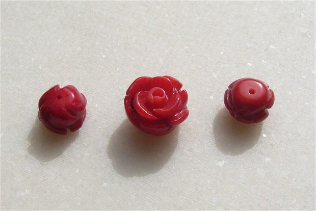 (3 bucati) Set trandafirasi din coral scoral semi-gauriti lucrati manual