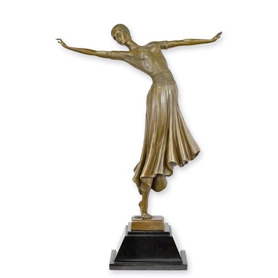 Dansatoare spaniola-statueta din bronz pe un soclu din marmura