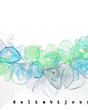 Colier statement handmade unicat - PET-uri (plastic) reciclate - flori (cod987)