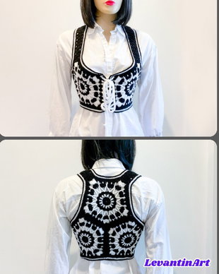 Vesta dama, scurta, cambrata, in doua culori. Vesta casual dama. Vesta boho tricotata negru cu alb. Veste elegante handmade