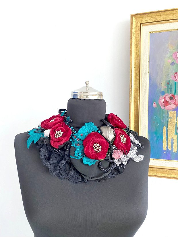 Colier statement '' Gradina de smarald"・Colier handmade cu flori contrastante・Colier textil・Colier statement unicat