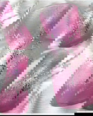 Vaza din sticla pictata manual cu ciresi infloriti pe fond magenta