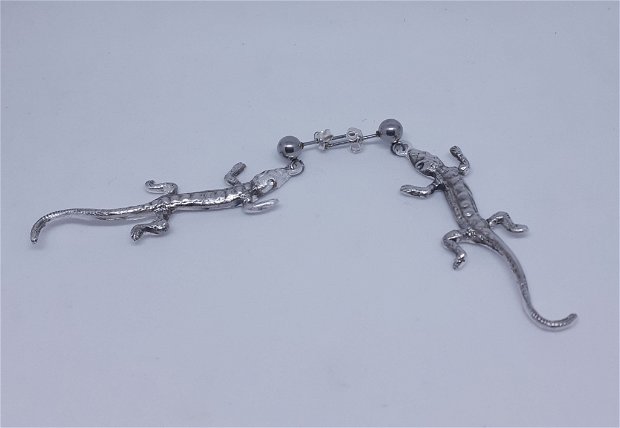 Cercei unicat, cu pin, in forma de salamandre din argint pur