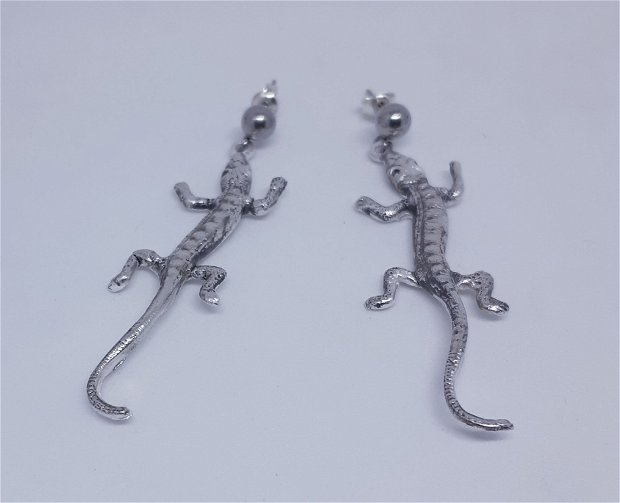Cercei unicat, cu pin, in forma de salamandre din argint pur