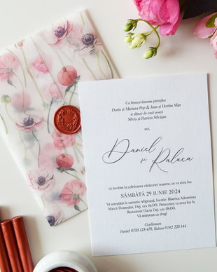Invitație nuntă Pink Love învelită în hârtie calc decorat și sigiliu din ceară