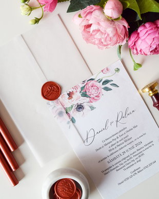 Invitație nuntă Pink Love învelită în hârtie calc și sigiliu din ceară
