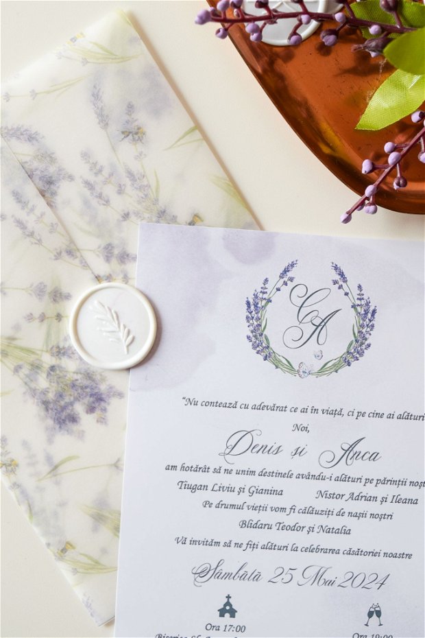 Invitație nuntă Lavandă învelită în hârtie calc decorat și sigiliu din ceară