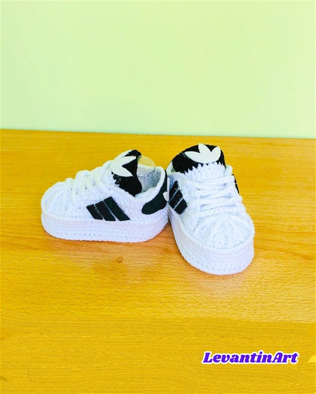 Botosei pentru bebelusi 0-6 luni imitatie Adidas.  Incaltaminte nou-nascut handmade. LA COMANDA