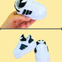 Adidasi pentru bebelusi 0-6 luni.  Botosei imitatie adidas crosetati manual. Incaltaminte nou-nascut handmade. LA COMANDA