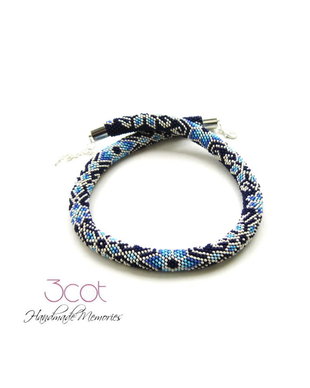 REZERVAT Colier handmade, crosetat cu margele de nisip - Albastru etnic