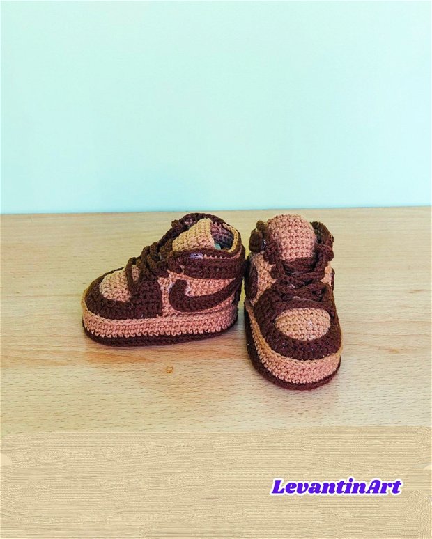 Botosei pentru bebelusi 0-6 luni. Culori la alegere. Bascheti imitatie Nike Air Jordan. Incaltaminte nounascuti handmade. LA COMANDA